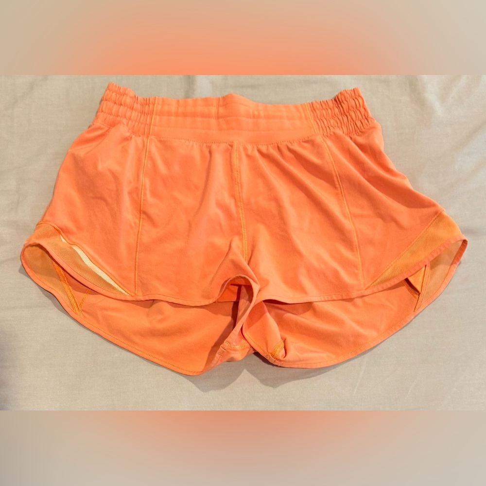 Lululemon hotty hots size 4 HR 2.5”